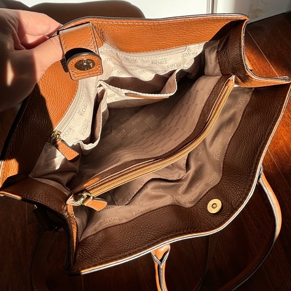 Michael Kors Hamilton Vintage Purse - Picture 2 of 5